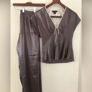 Jones New York Satin feel pajama set.